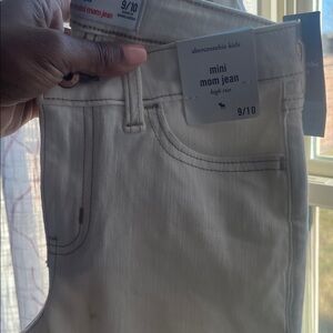 Abercrombie Kids High Rise Mini Mom Jeans - Cream